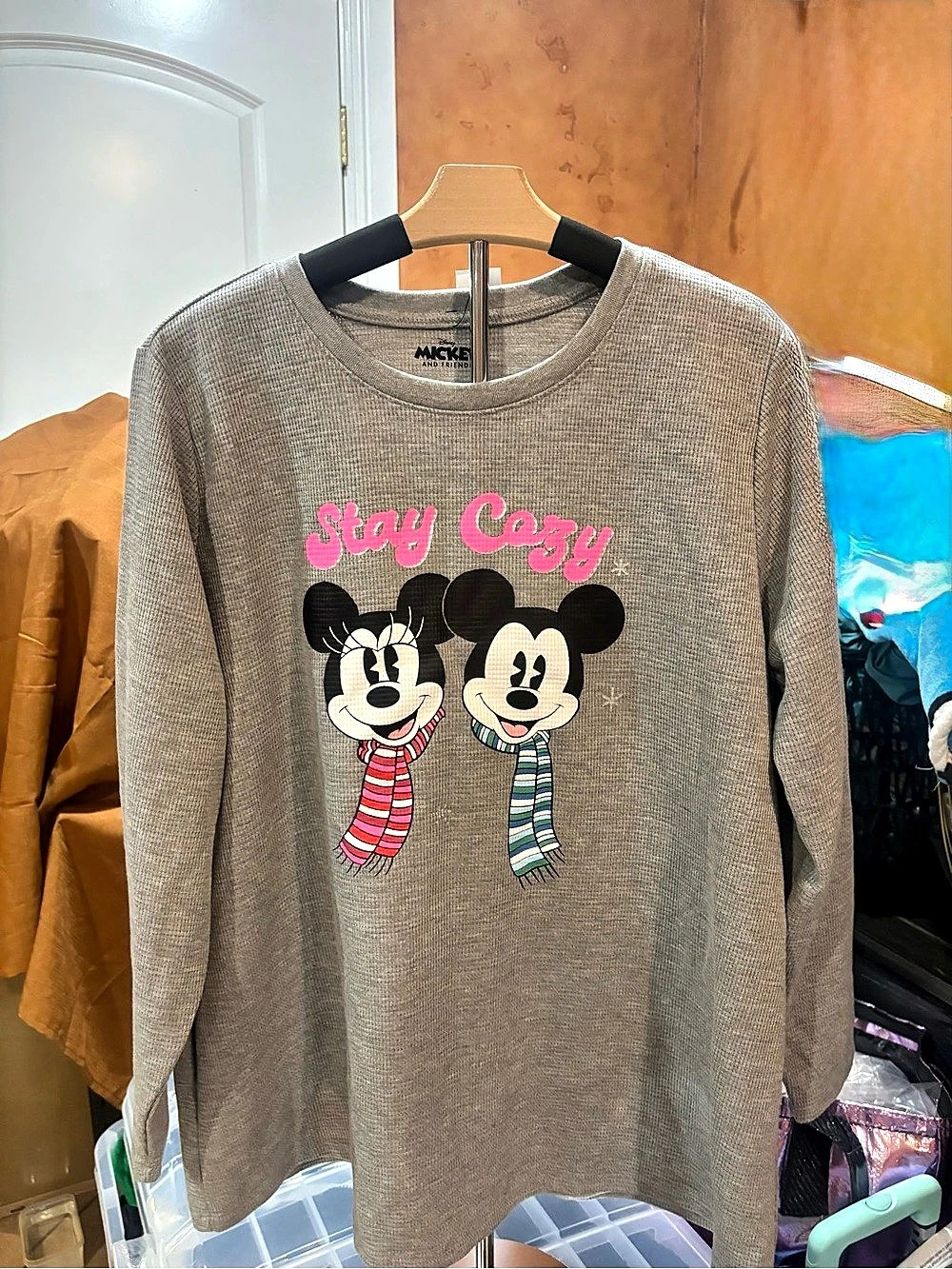Mackly and Friends Stay Cozy Mickey & Minnie long-sleeve shirt Long Sleeve